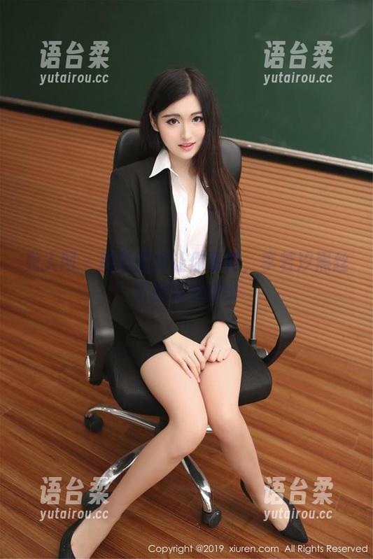 秀人网-李若汐 秀人网 - 精选图库让你看到,李若汐黑丝下的微妙暗影
