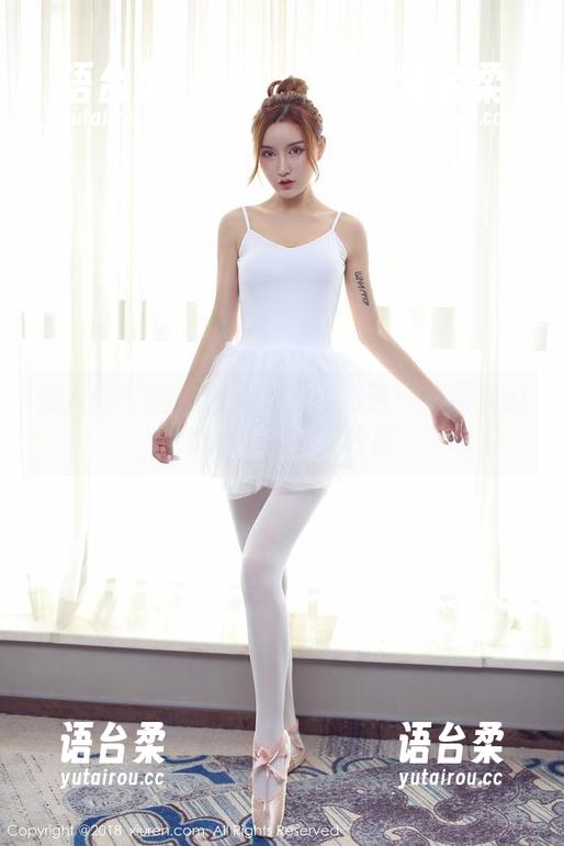 秀人网 - 她和短裙的无言对话——果儿victoria的写真分享