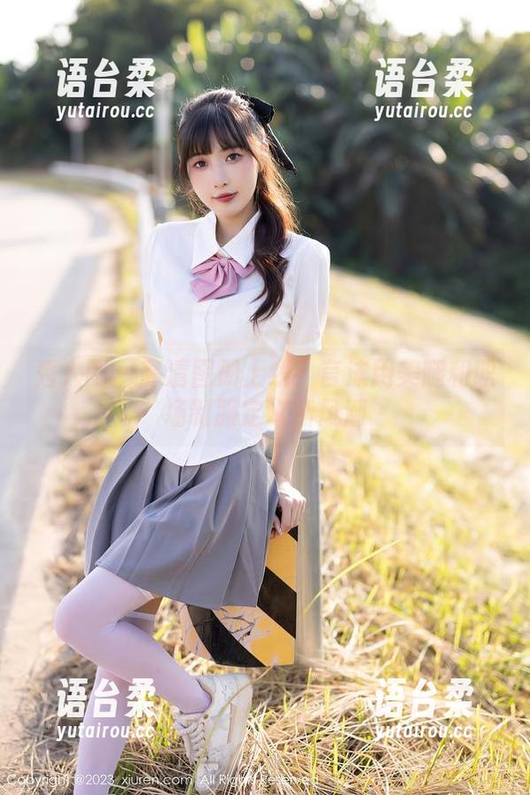秀人网 - 高清图册上线！言沫用美腿和职场制服定义新风潮
