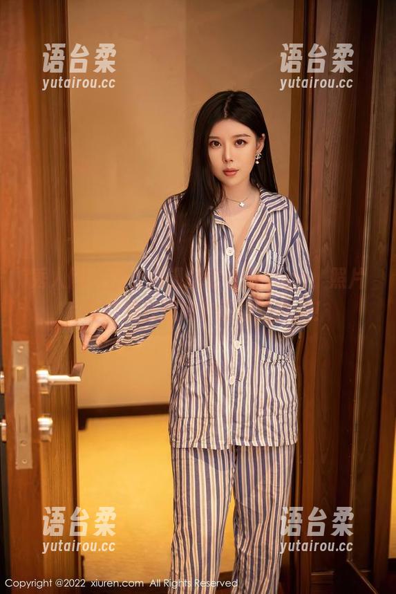 秀人网 - 当女仆遇见赵惟依coco，照片后面的她在想啥？原图给你看！