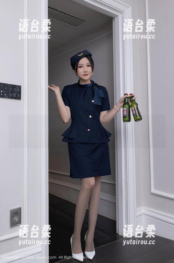 秀人网 - 邹晶晶女王的美脚免费合集，快来一窥究竟吧！