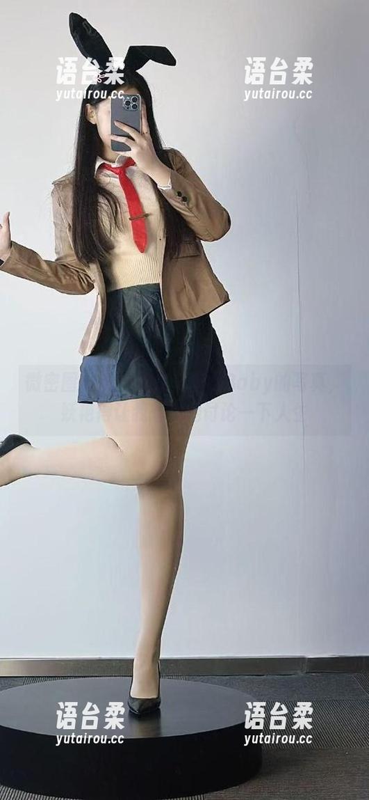 微密圈 - 看！这是美邵女Baby的写真，妖艳得让我想和她讨论一下人生