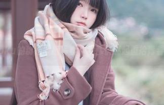 这落落Raku的粉色壁纸写真，我都快燃起重拾青春的兴趣了