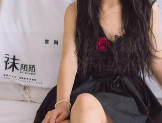 袜啵啵 – 小甜豆的薄白丝（脚尖加固款）作品进了图库，散发着不经意的挑逗气息。