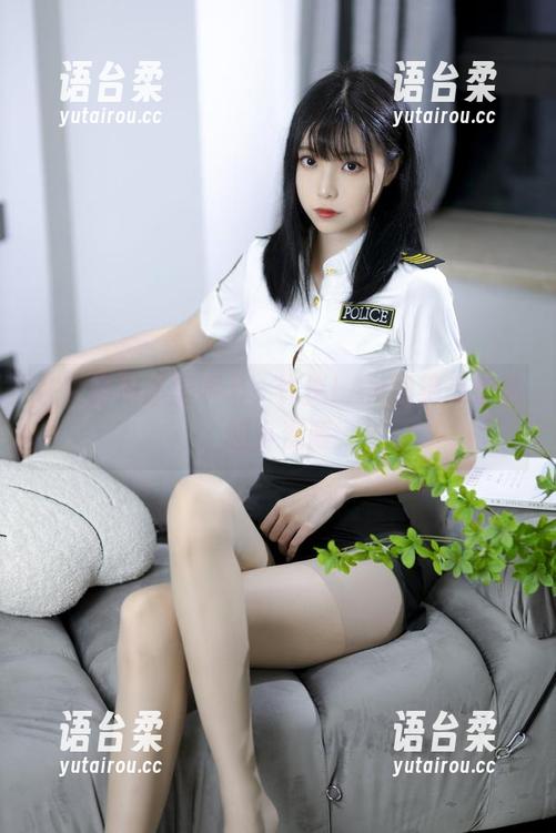在校服海洋里游弋，许岚LAN的绝美套图和小资源