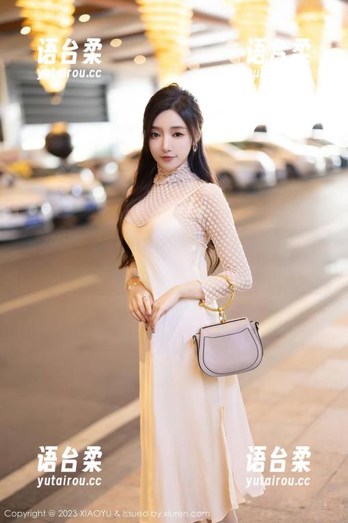 语画界 - 小热巴在写真中化身姐姐，照片的感觉就像是吃了颗爽口的糖果！