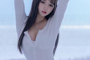 美足与无圣光完美碰撞，过期米线线的套图令我瞩目，似乎有些燥热呢！