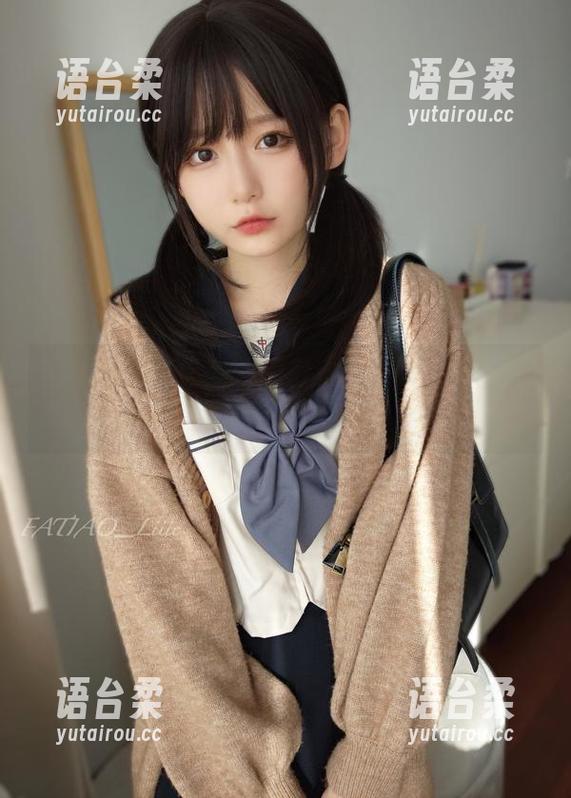 下载吧，迷之呆梨的自撮写真猫，让你的猫图不再单调。