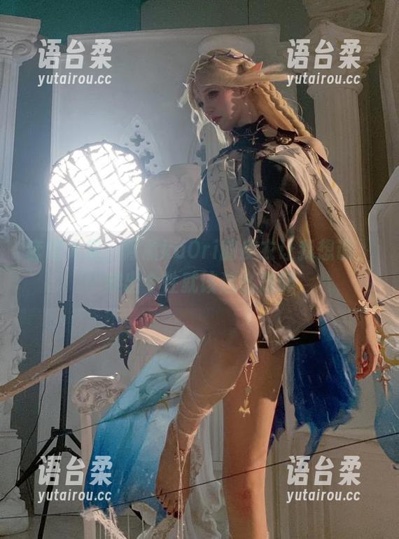 套图大赏，阿薰kaOri的皮衣让我想说，穿出个性就该这么放肆