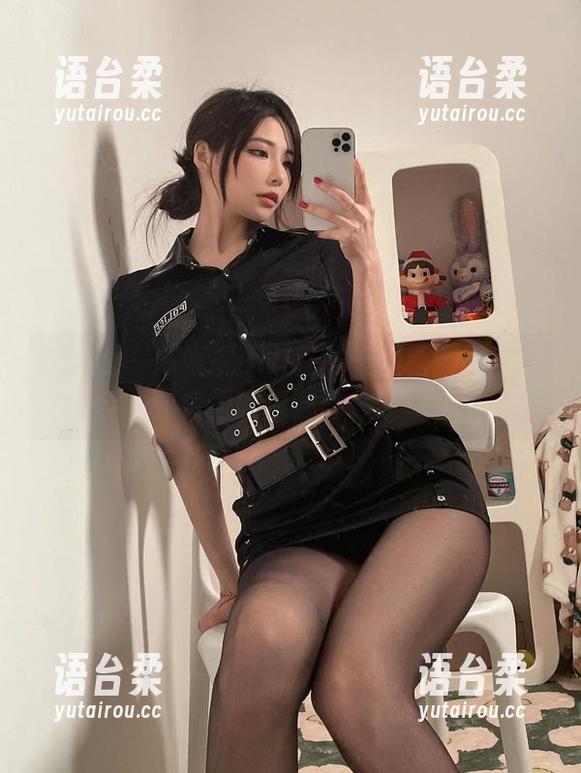 微密圈 - 陈妮妮UNI在教室里画圈圈——图包里的原图等你发现