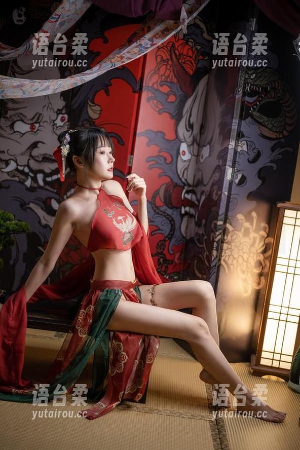 哎呀，香草喵露露又来了，这次她的小牛仔裤套图简直让我惊掉下巴！