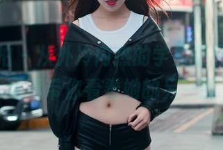 魔镜街拍 – 从外冷内热的学姐曼曼，最新写真带你看看她的另一面