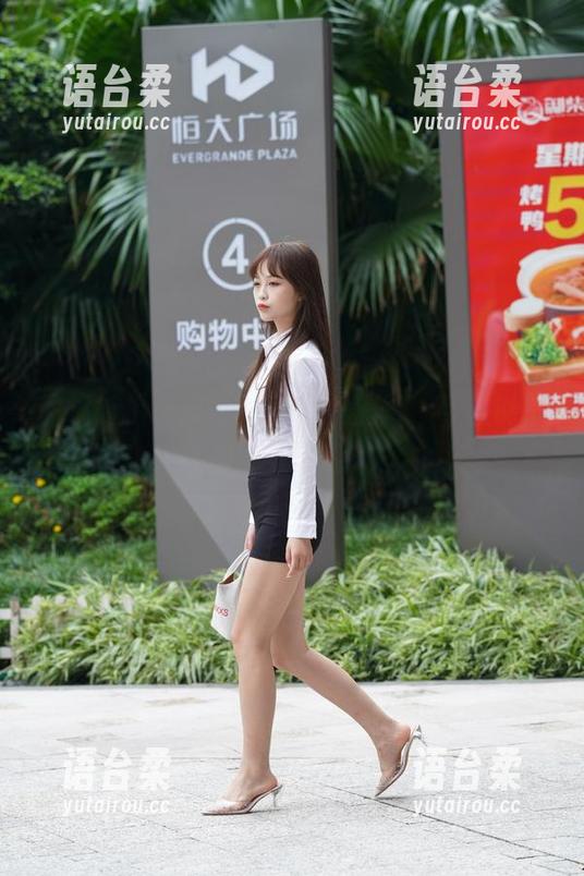 魔镜街拍-艾小青 魔镜街拍 - 艾小青的泳衣美图,可以说是终极下载良心款!