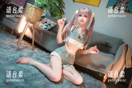 鹿八岁baby写真全集：一抹红唇，灿烂千年！